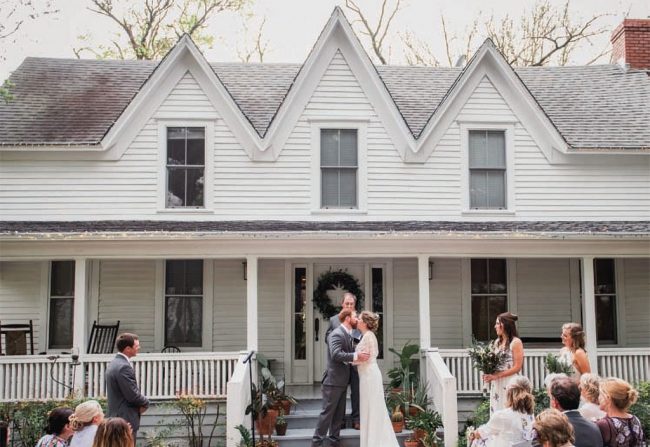 making-it-memorable-11b Bride and Groom Kiss